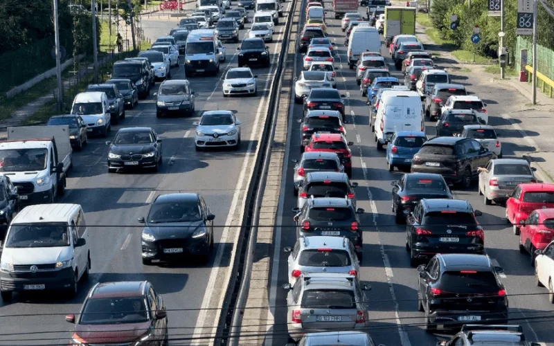 România, sufocată de mașini vechi. Tot mai multe „rable” ajung pe șosele