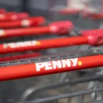 Un mare lanț de magazine Penny ar putea fi vândut. Lidl și Aldi, printre companiile interesate de preluare
