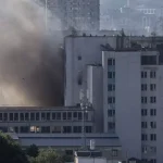 Atac de amploare asupra Kievului: mai multe persoane au murit, iar o scurgere de amoniac a fost semnalată după bombardamente
