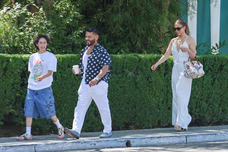 Copilul lui Jennifer Lopez și Marc Anthony folosește un nou nume. Emme Muñiz apare acum drept Oskar