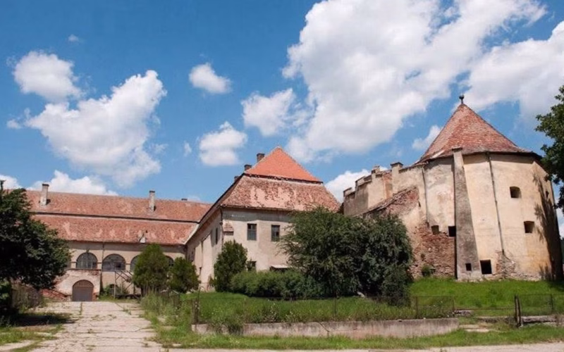 Un monument vechi de aproape 500 de ani din Transilvania va fi salvat. Peste 17 milioane de lei pentru transformarea sa